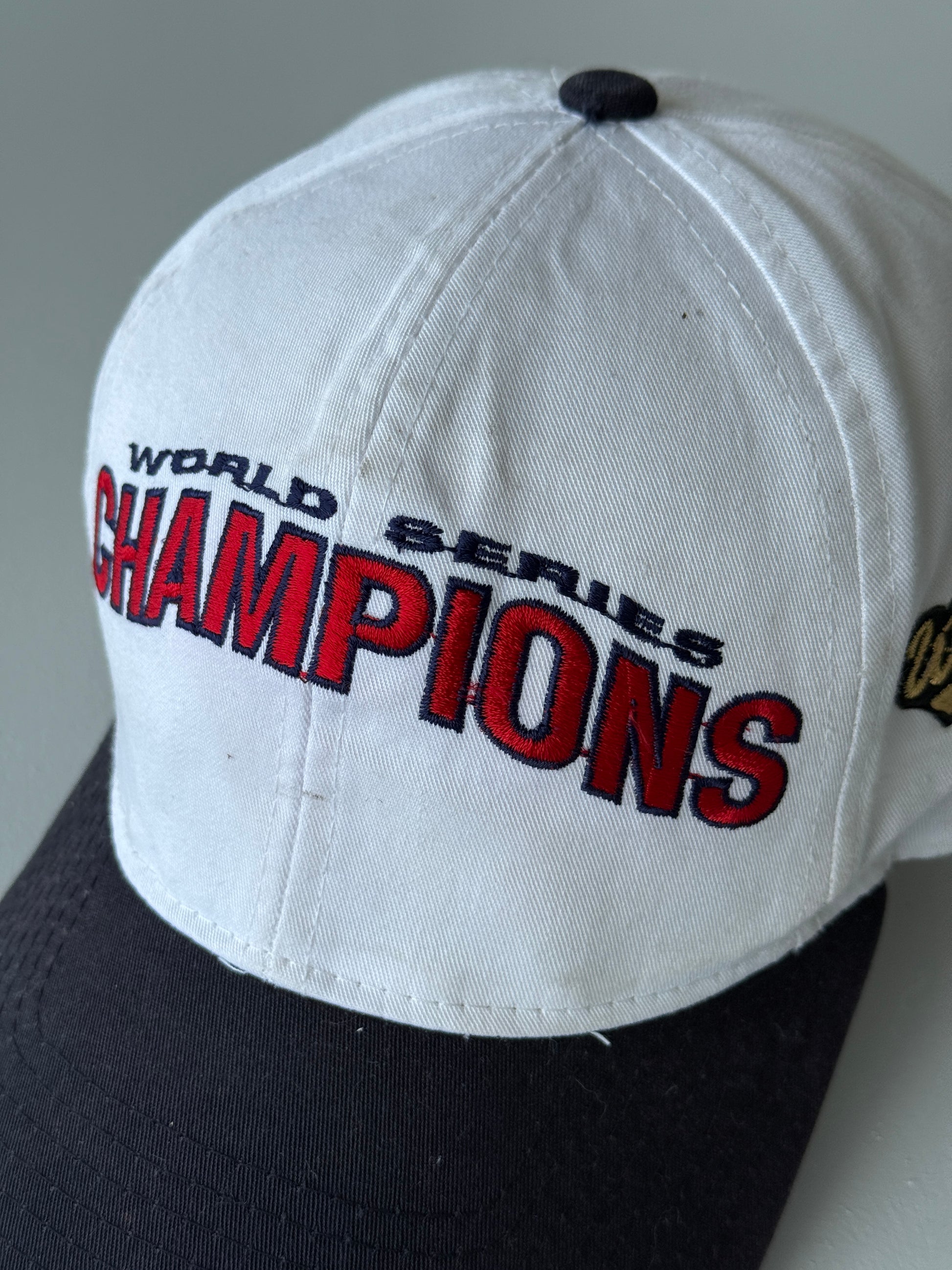 White / Navy Starter MLB World Series Champions 90's Vintage SnapBack Trucker Ca