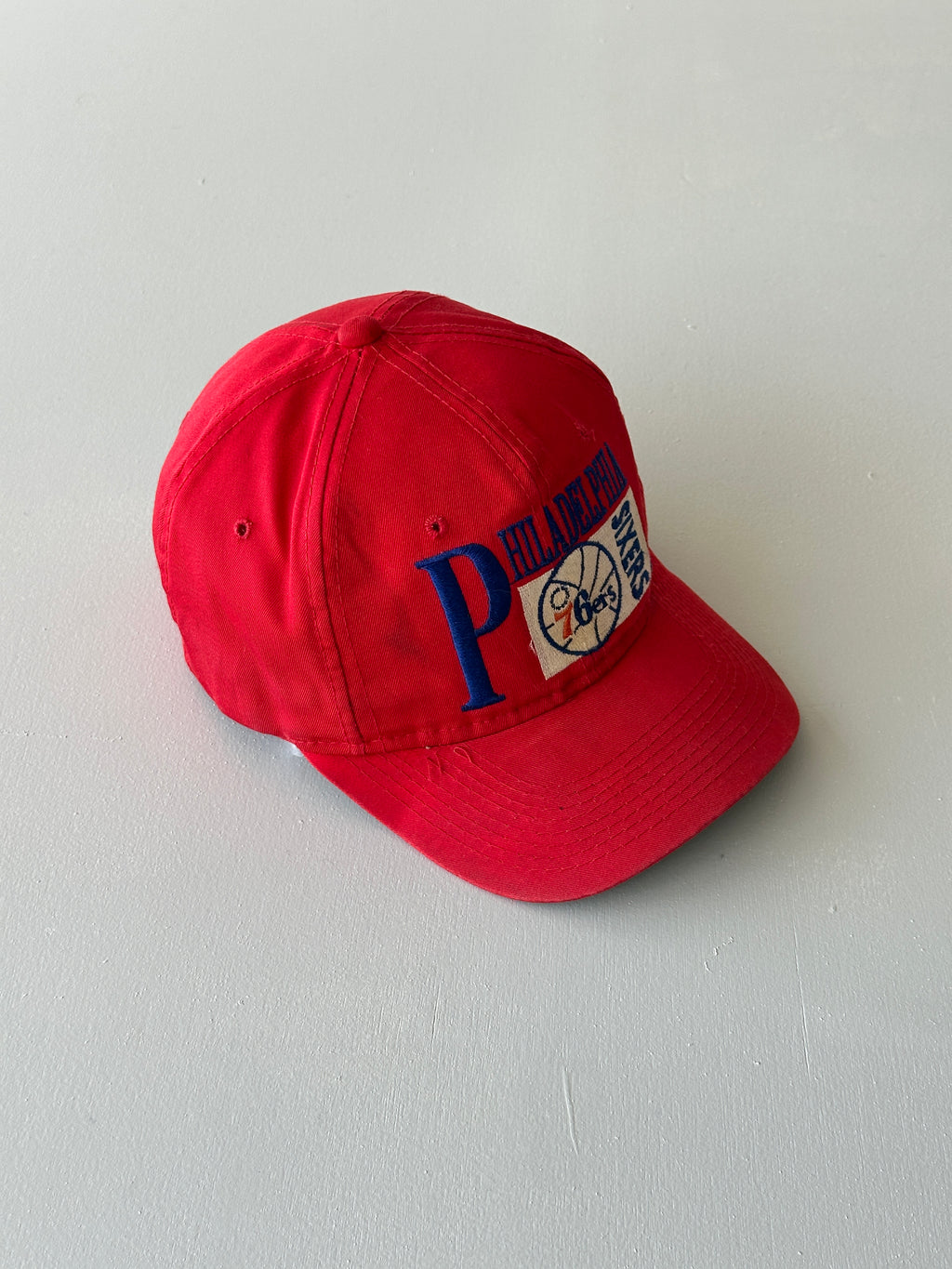 Red Philadelphia 76ers 90's Vintage SnapBack Trucker Cap