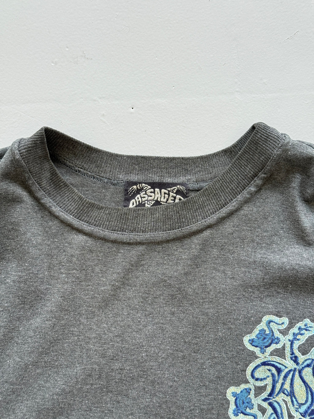 Grey Passager Modern Tribes Scarab Beetle Y2K Vintage Graphic T-Shirt - XL