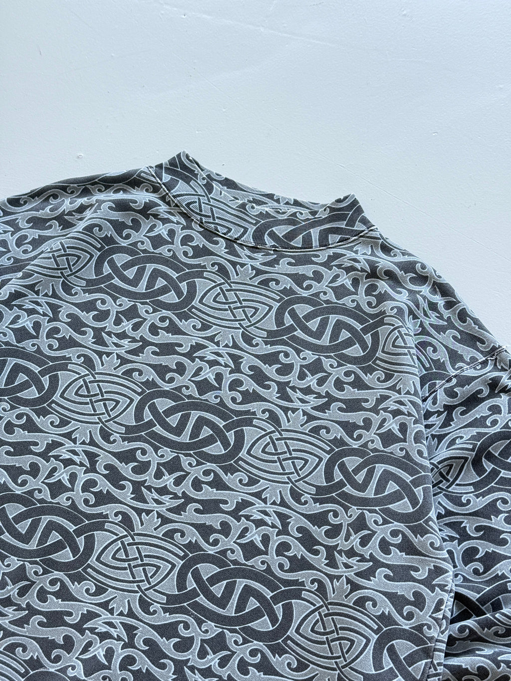 Gotcha All-Over Print 90's Vintage Surf Sweatshirt - Medium Oversized