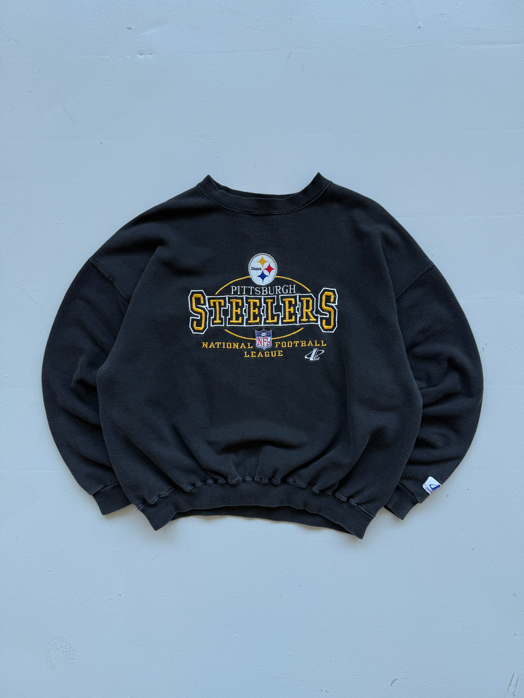 Faded Black Pittsburgh Steelers 90's Vintage Graphic Sweatshirt - Medium
