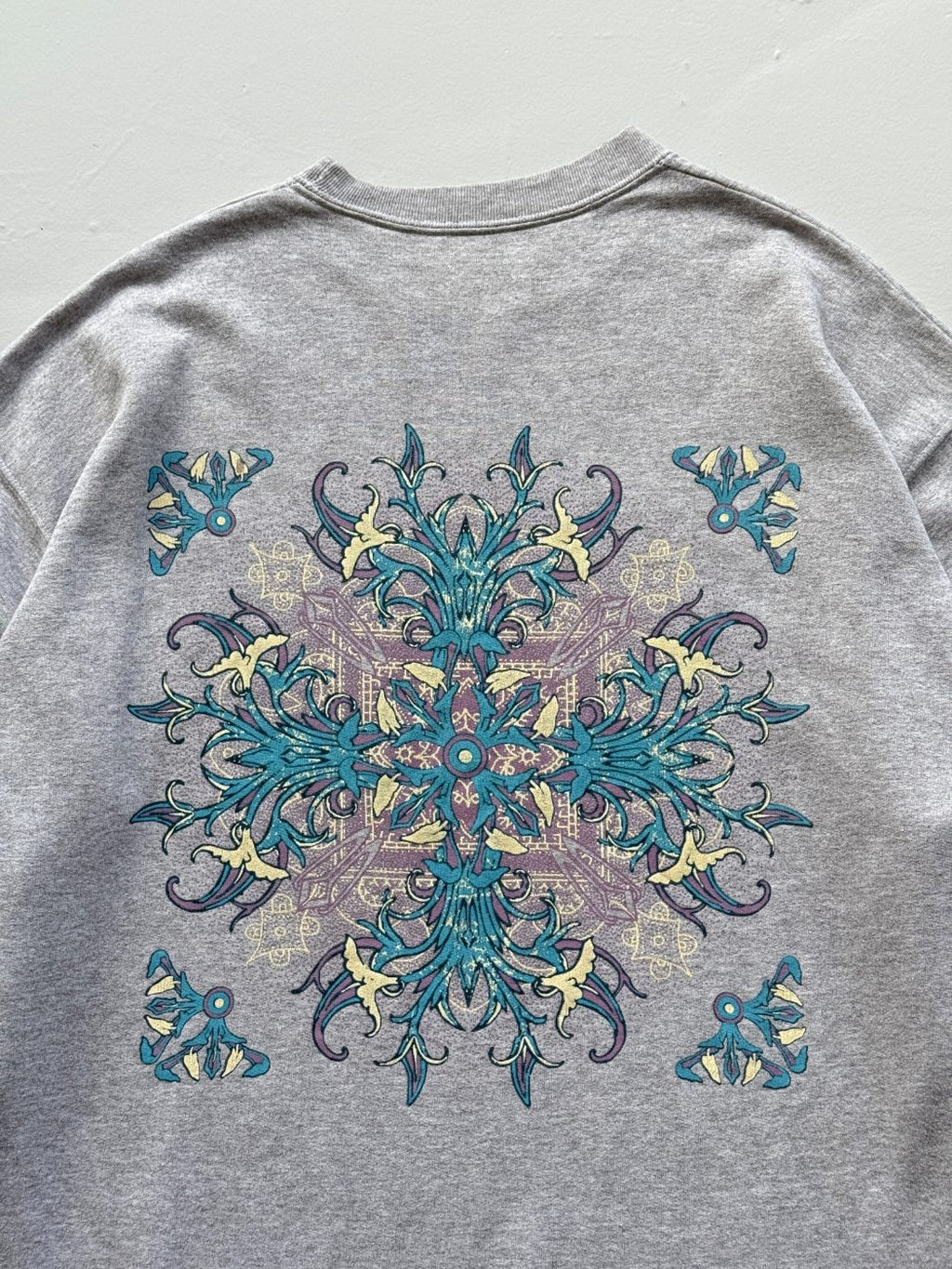 Wild Nations Surfer Graphic 90's Vintage Sweatshirt - Large