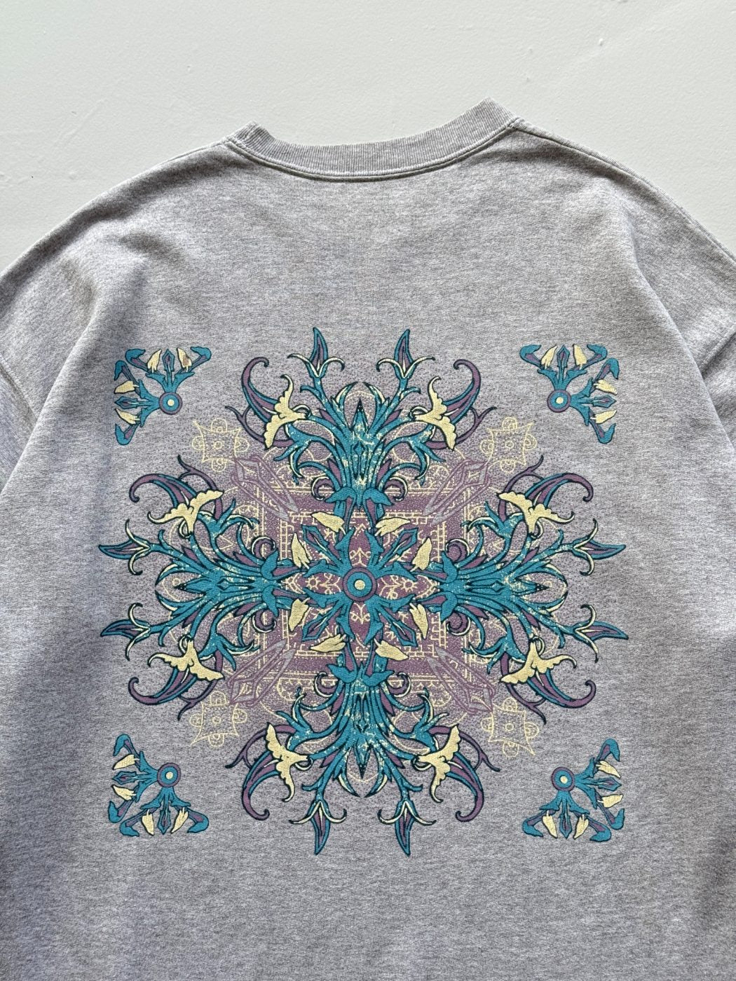 Wild Nations Surfer Graphic 90's Vintage Sweatshirt - Large