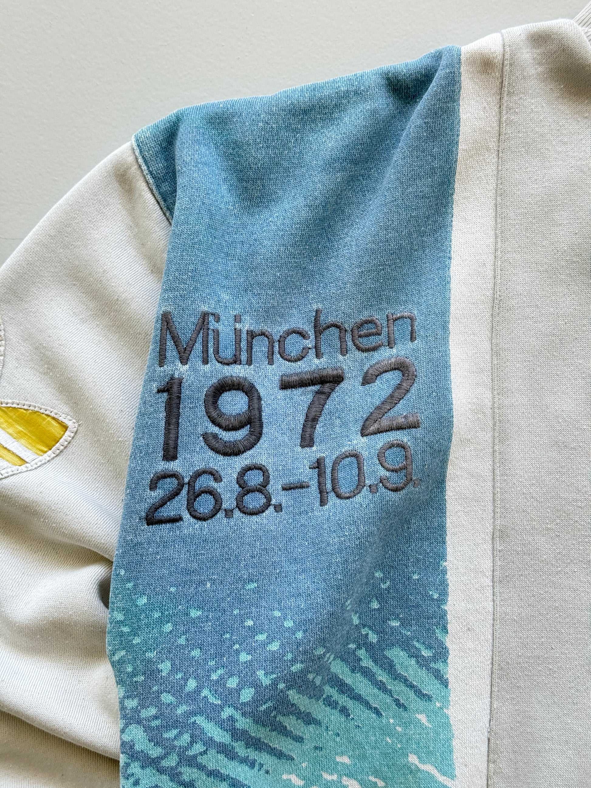 White Adidas 70's Vintage Munich Olympics Graphic Sweatshirt Jumper - Medium