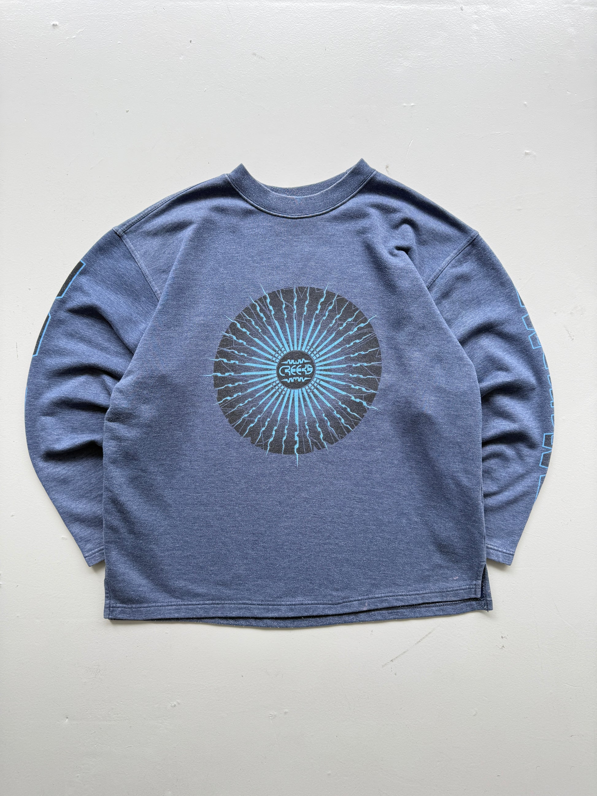 Creeks Graphic Long Sleeve 90's Vintage Sweatshirt - Medium