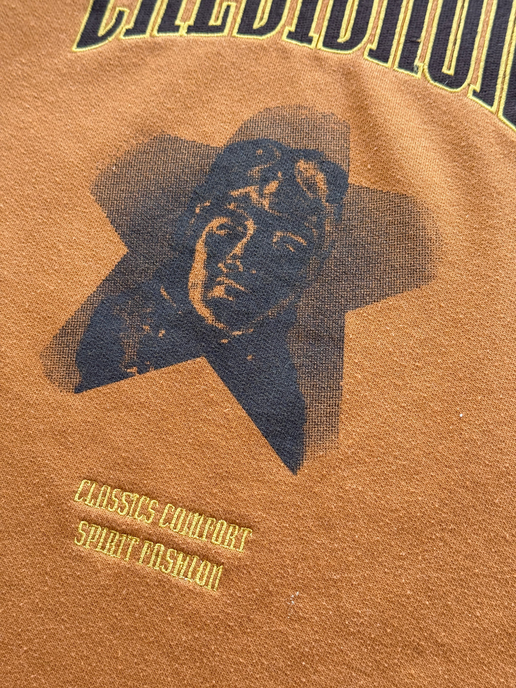 Chevignon Classics Comfort Spirit Fashion 90's Vintage Graphic Sweatshirt - Larg
