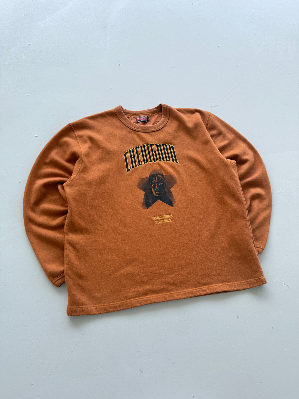 Chevignon Classics Comfort Spirit Fashion 90's Vintage Graphic Sweatshirt - Larg