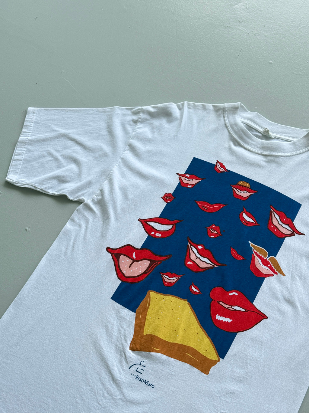White Lips 90's Vintage Graphic T-Shirt - Large