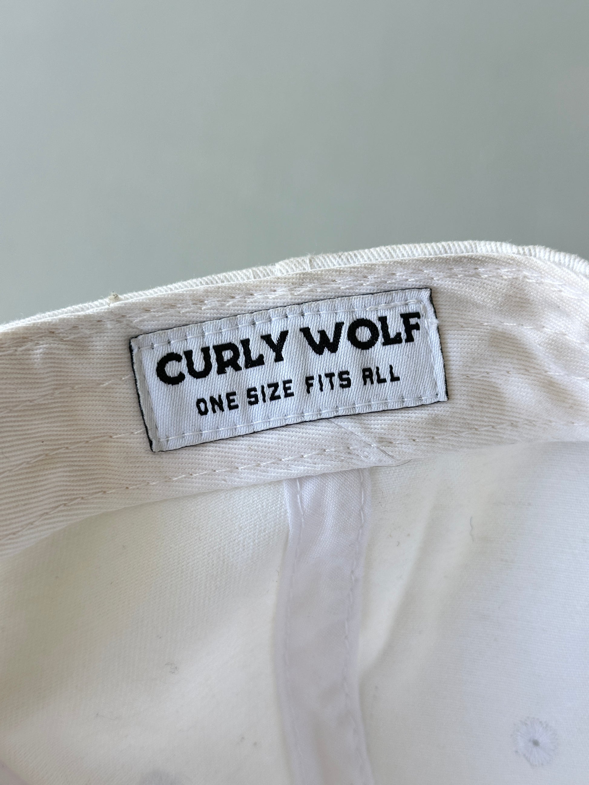 White Curly Wolf Reno Nevada 80's Vintage SnapBack Trucker Cap