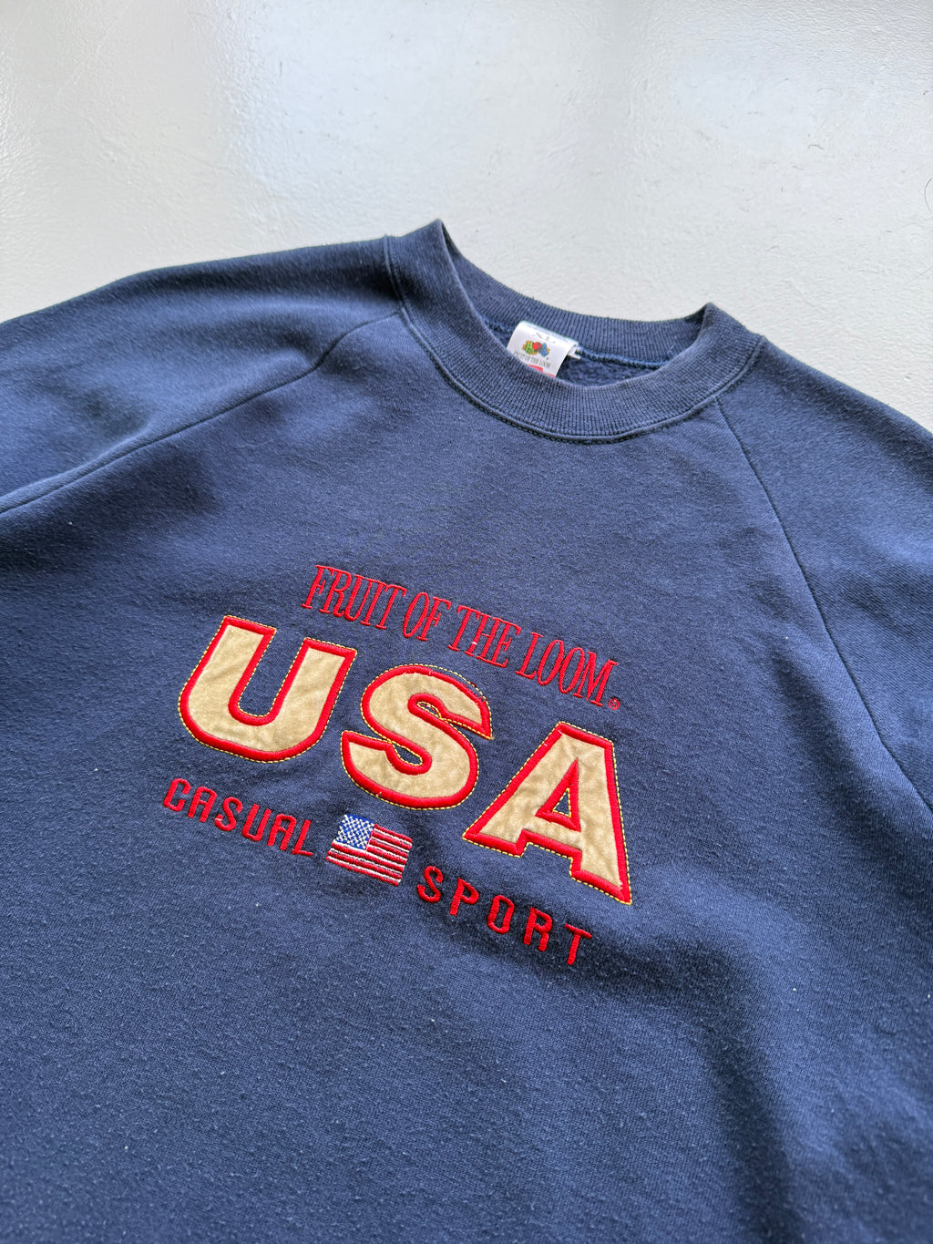 Navy Blue Fruit of the Loom 90's Vintage USA Graphic Sweatshirt Jumper - Large