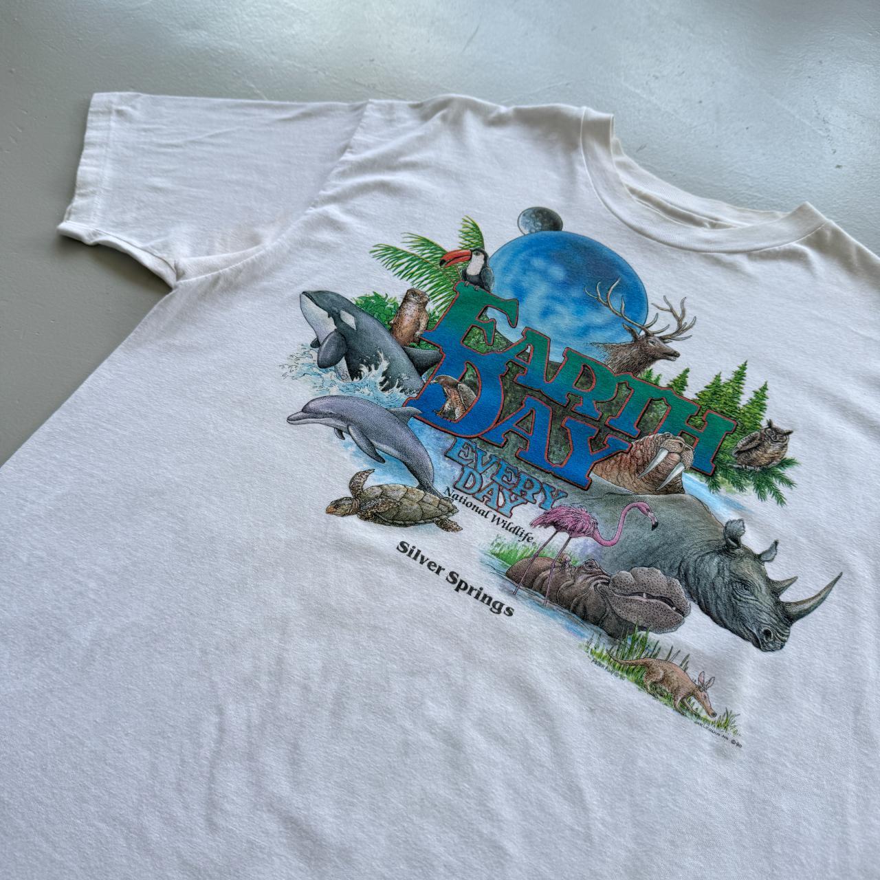 White Earth Day 90s Vintage Graphic T-Shirt - 2XL