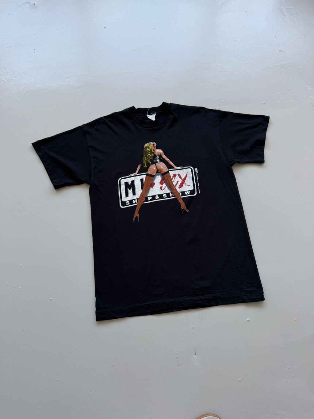 Black High Heal Women 90's Vintage Graphic Single Stitch T-Shirt - Large