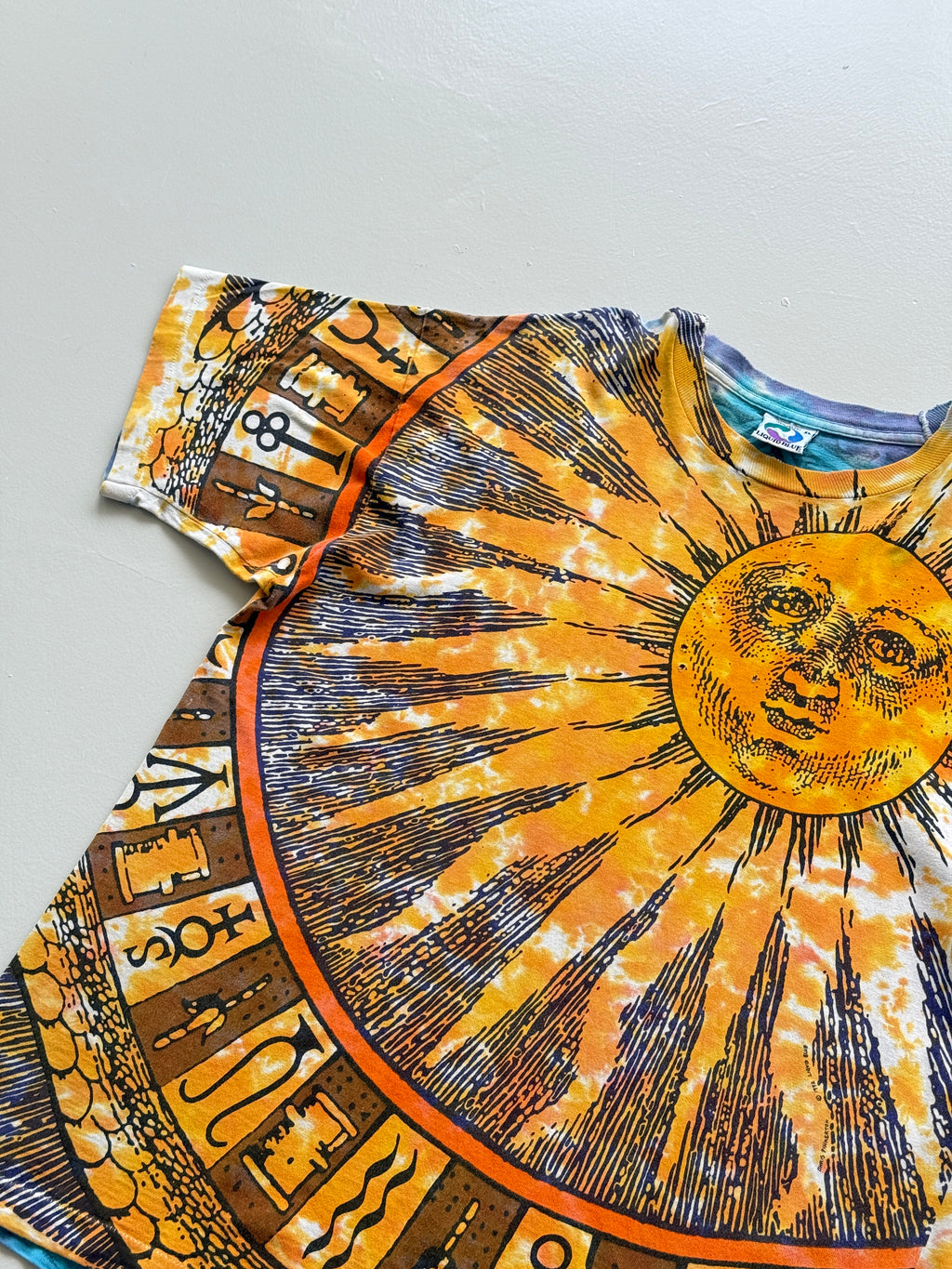Liquid Blue Sun and Moon 90s Vintage Single Stitch All Over Graphic T-Shirt - XL