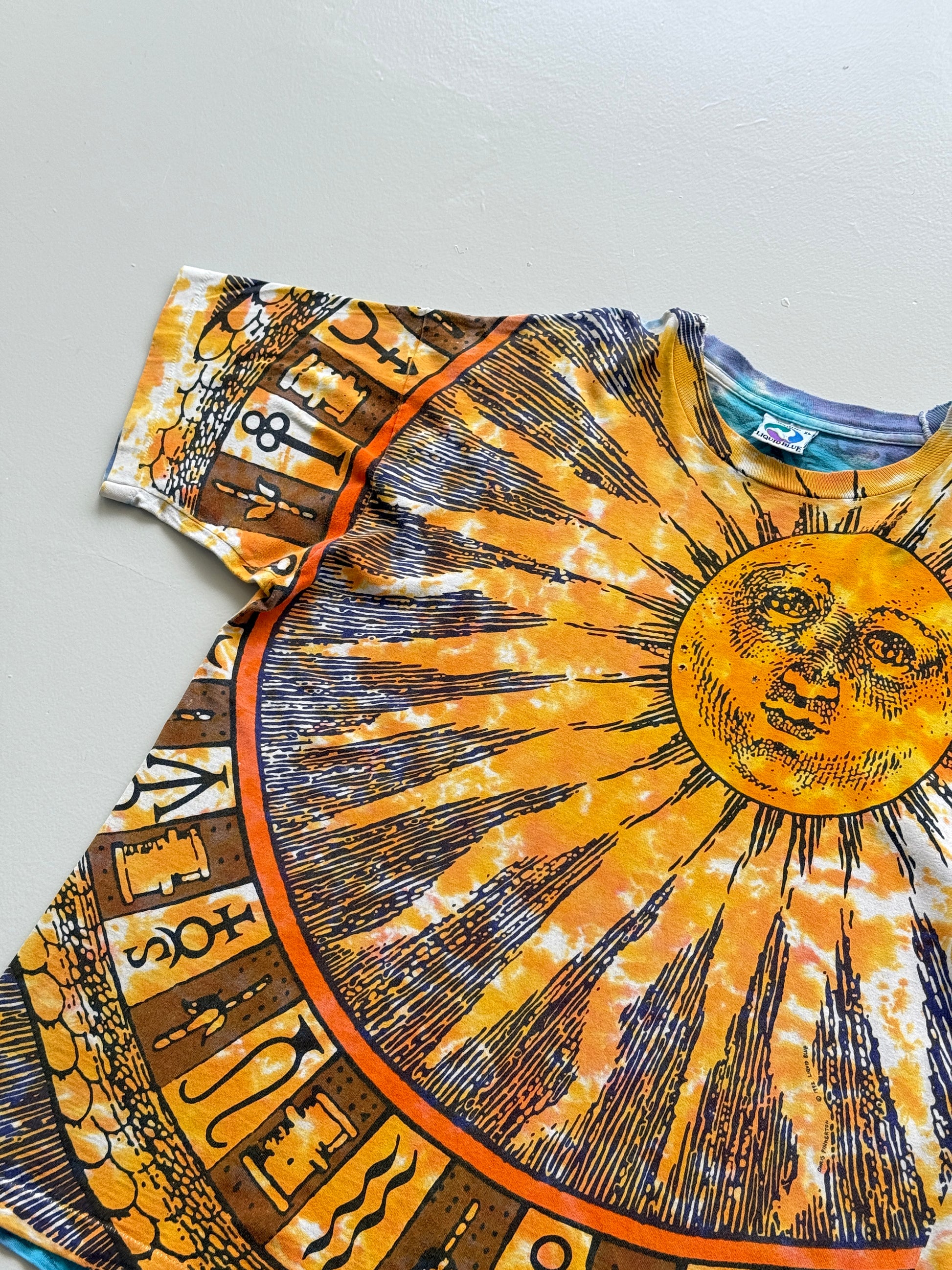 Liquid Blue Sun and Moon 90s Vintage Single Stitch All Over Graphic T-Shirt - XL