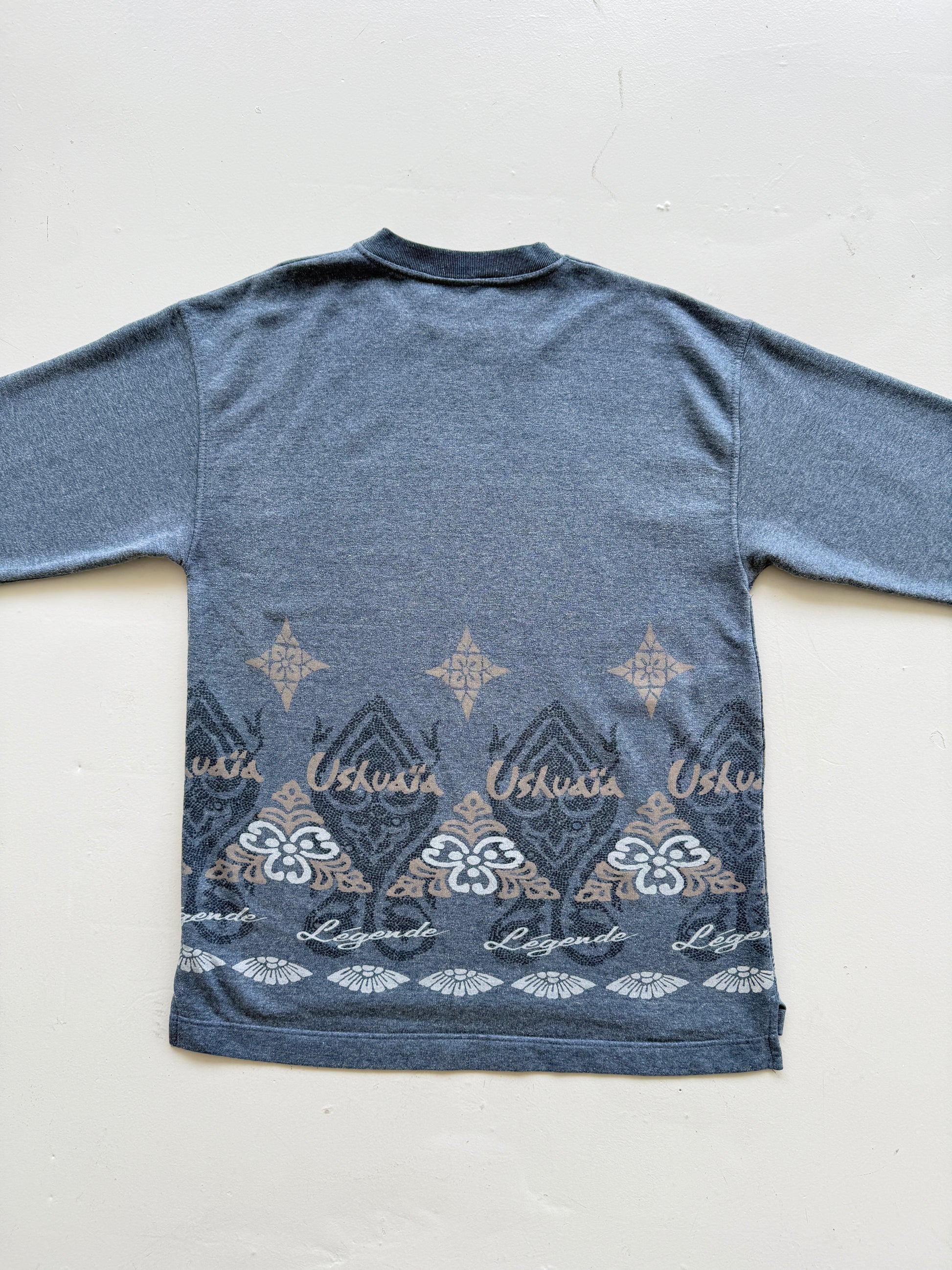 Ushuaïa Légende 90's Vintage Graphic Sweatshirt - Large