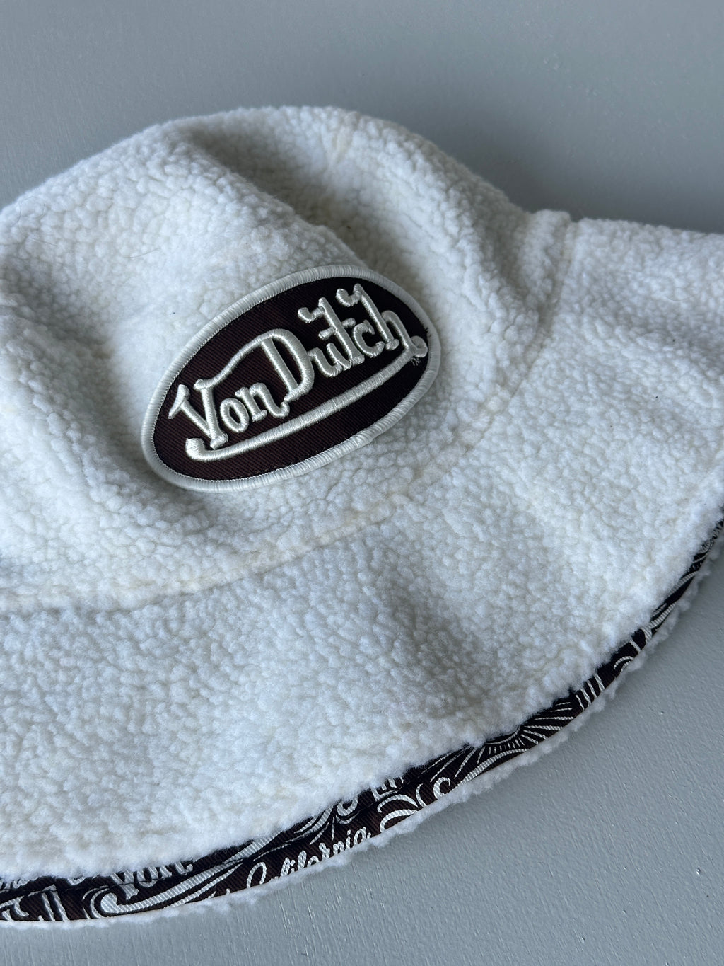 White Von Dutch Y2K Vintage Sherpa Bucket Hat