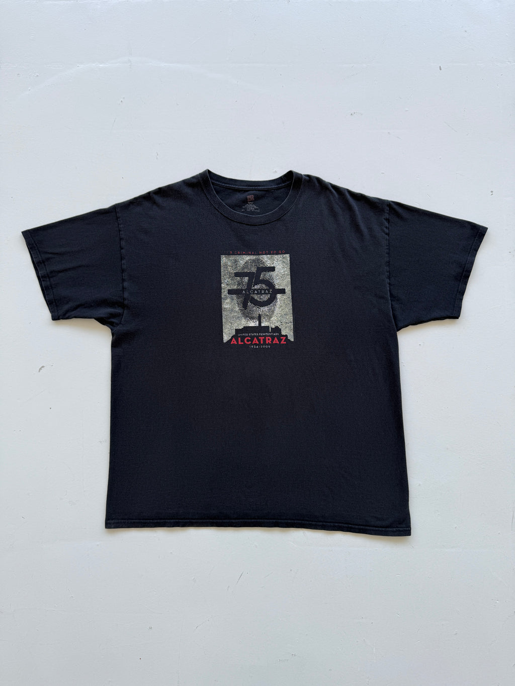 Black Alcatraz 00's Vintage Tourist Graphic T-Shirt - XL