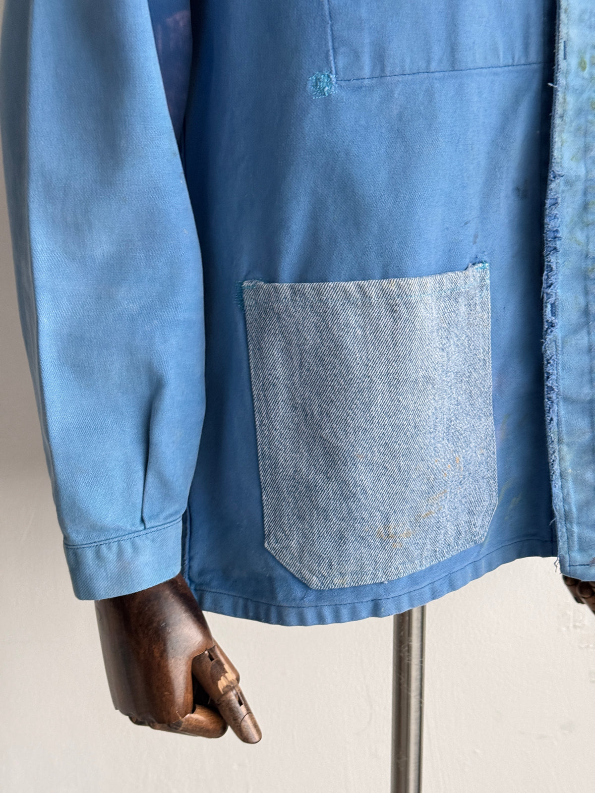 Thrashed Blue French 1970's Vintage Workwear Chore Jacket CH550 - Medium