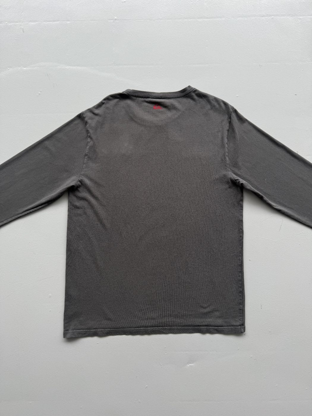 Quiksilver Battle of the Heavyweights Pipeline vs Teahupoo Y2K Long Sleeve Graph