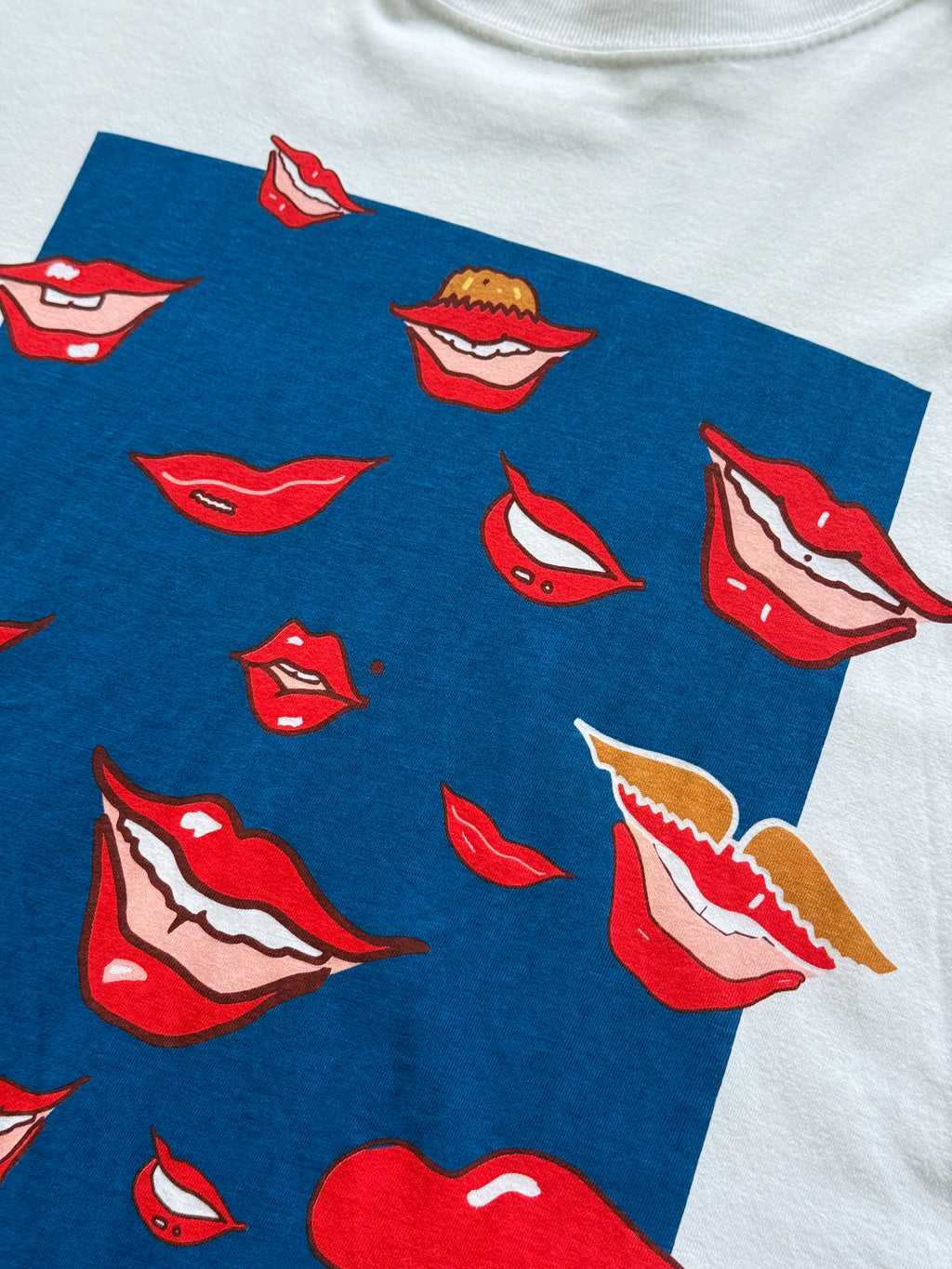 White Lips 90's Vintage Graphic T-Shirt - Large