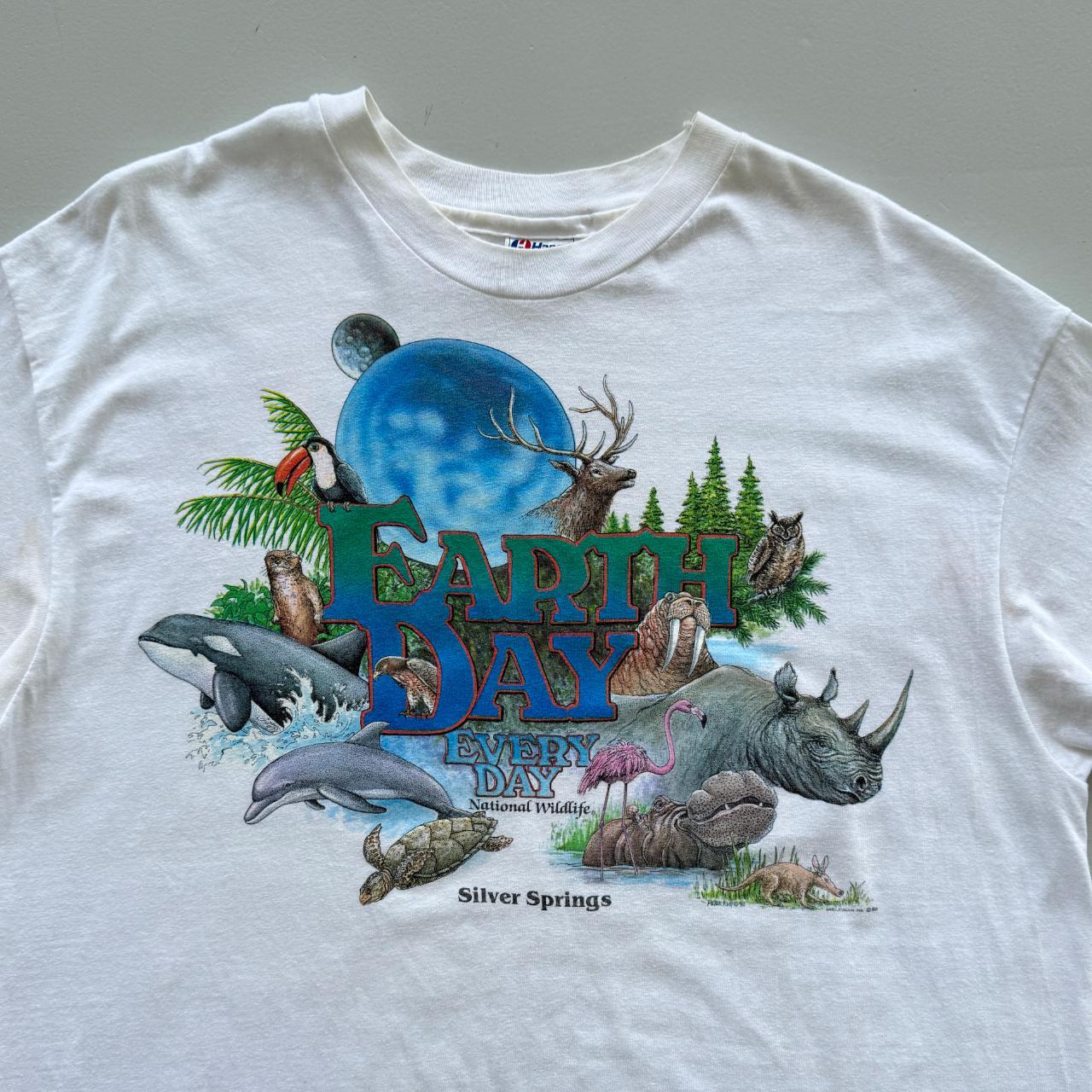 White Earth Day 90s Vintage Graphic T-Shirt - 2XL