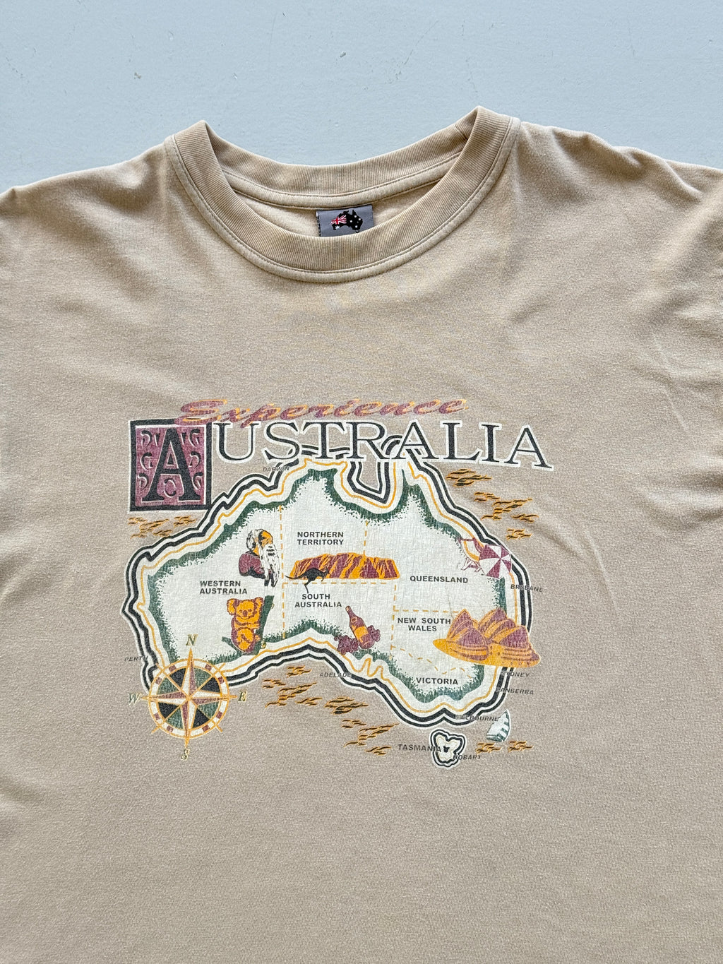 Beige Australia 00's Vintage Tourist Graphic T-Shirt - XL