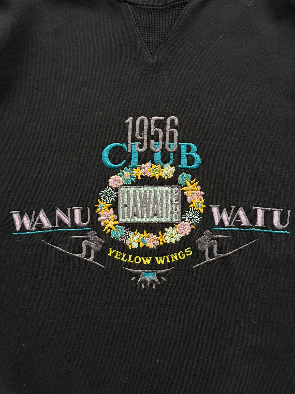 Yellow Wings Hawaii Club 90's Vintage Sweatshirt - Medium