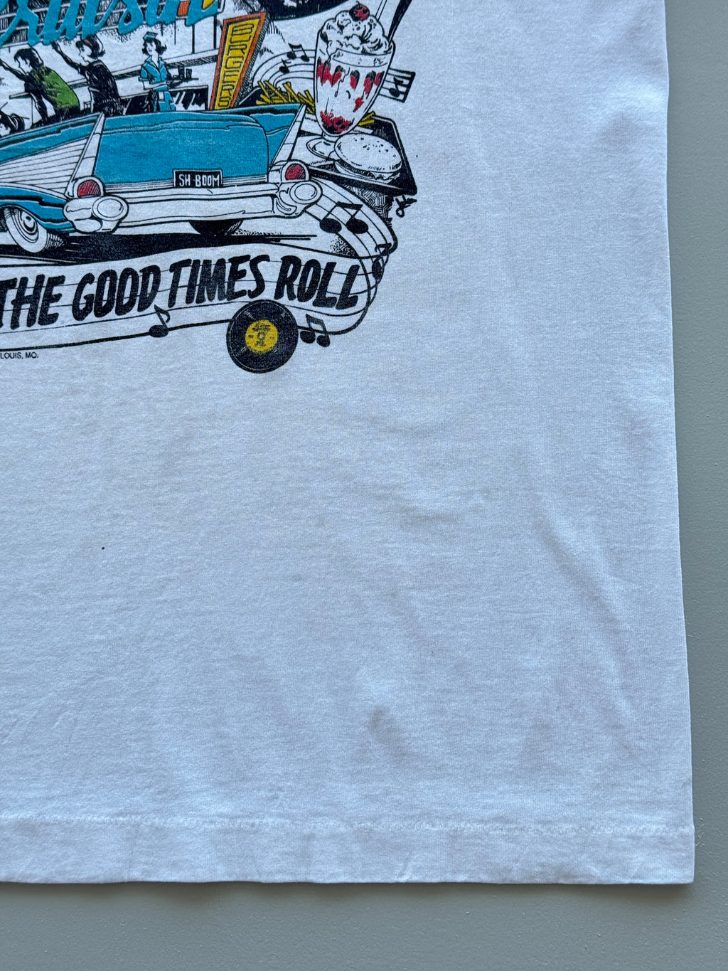 Fruit of the Loom Fabulous 50s Cruisin 90s Vintage Single Stitch T-Shirt - Large