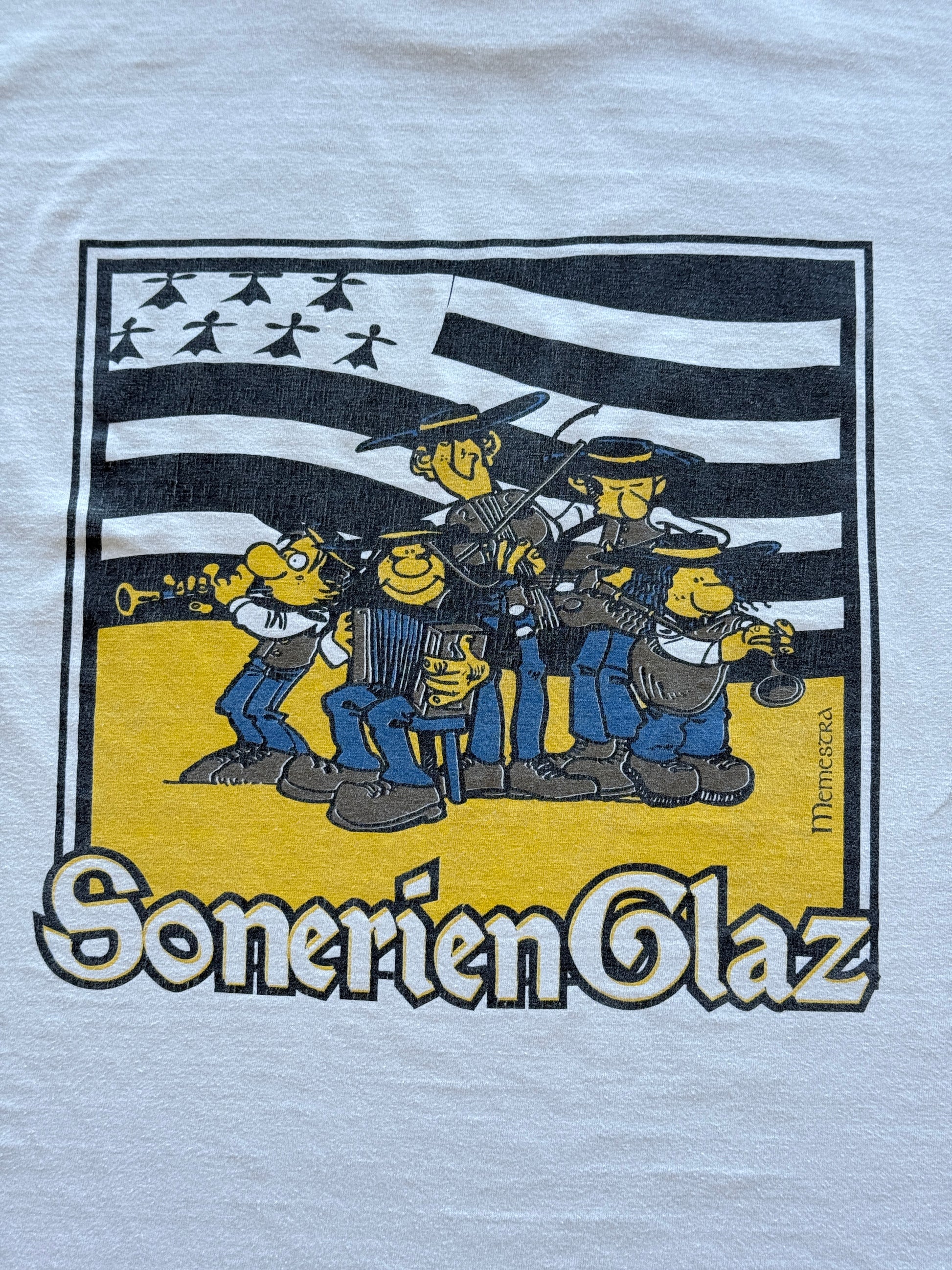 White Sonerien Glaz Breton Folk Band Vintage Graphic T-Shirt - Small