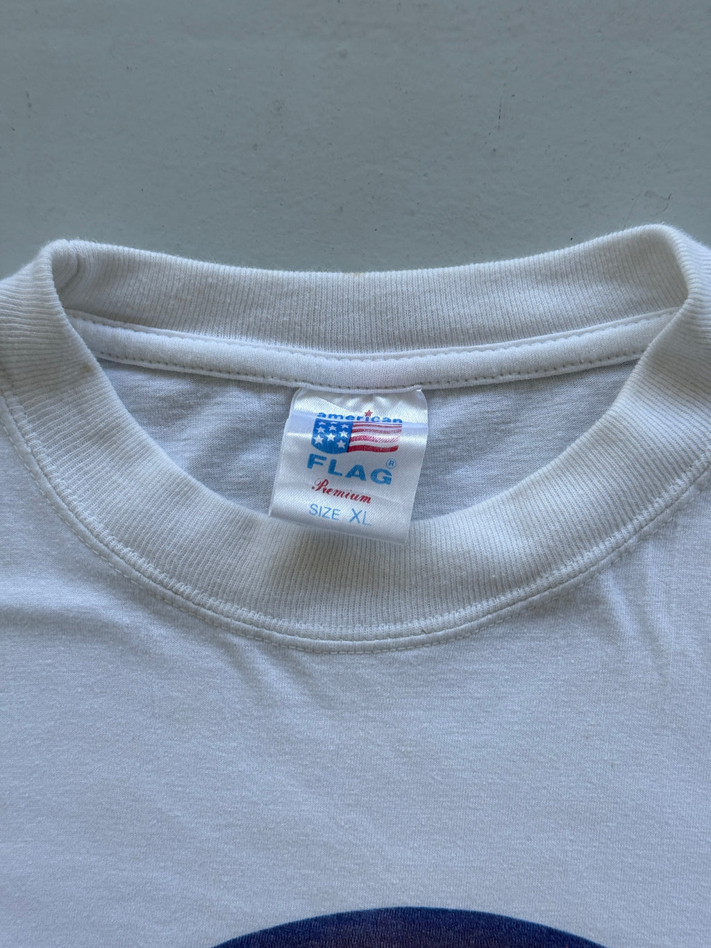 White Peace 90's Vintage Graphic T-Shirt - Large