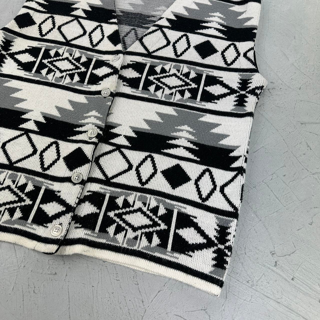 White Knitted Patterned Vintage 90s Sweater Vest - Large