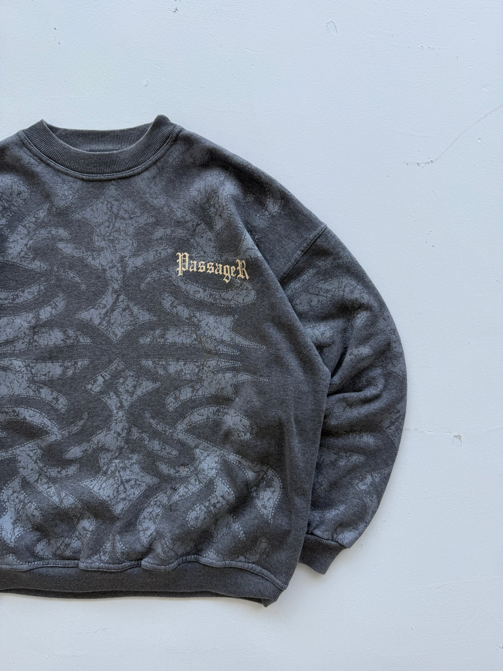 Passenger Surf Tribal Graphic Y2K Vintage Sweatshirt - Medium