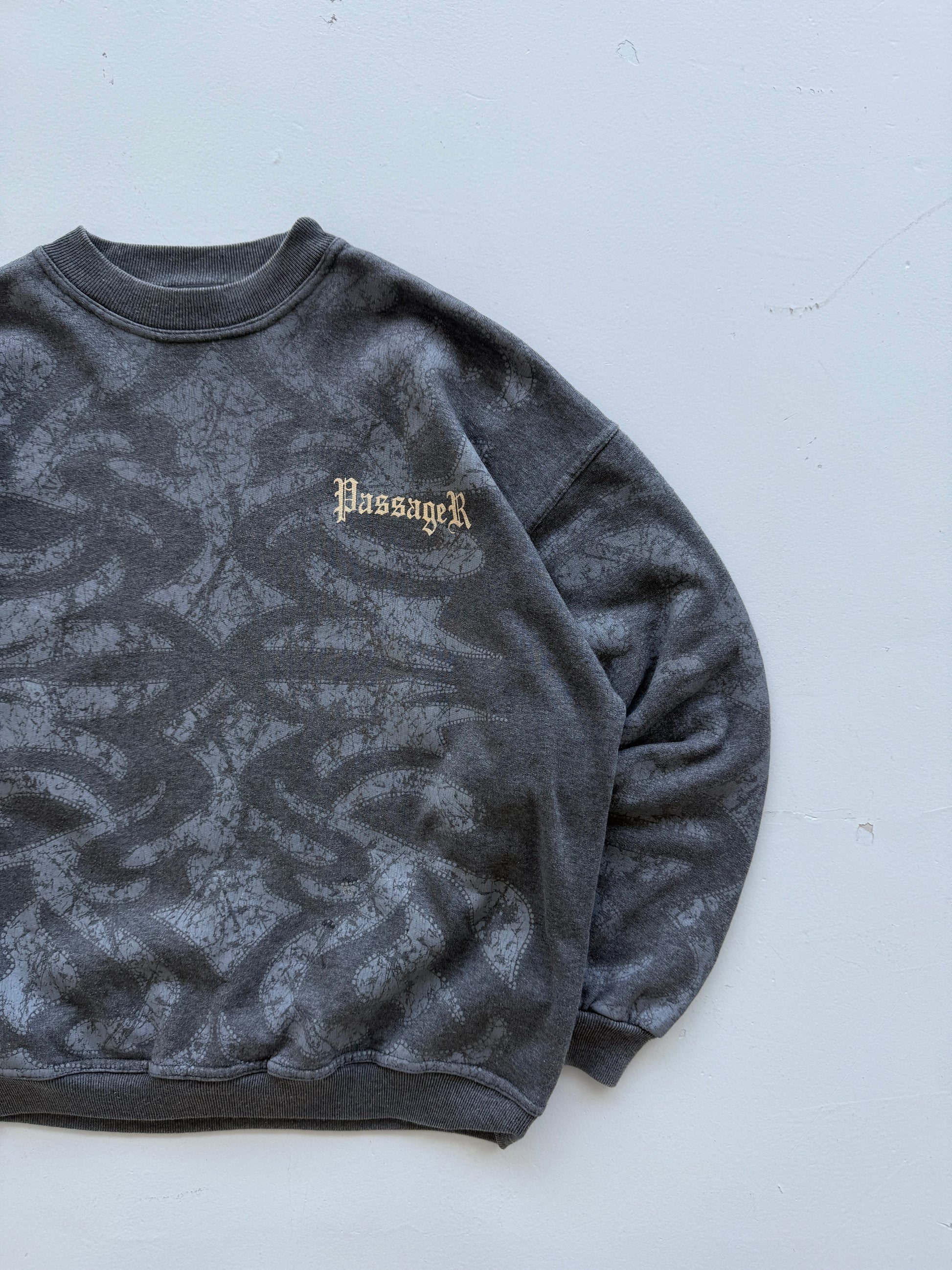Passenger Surf Tribal Graphic Y2K Vintage Sweatshirt - Medium
