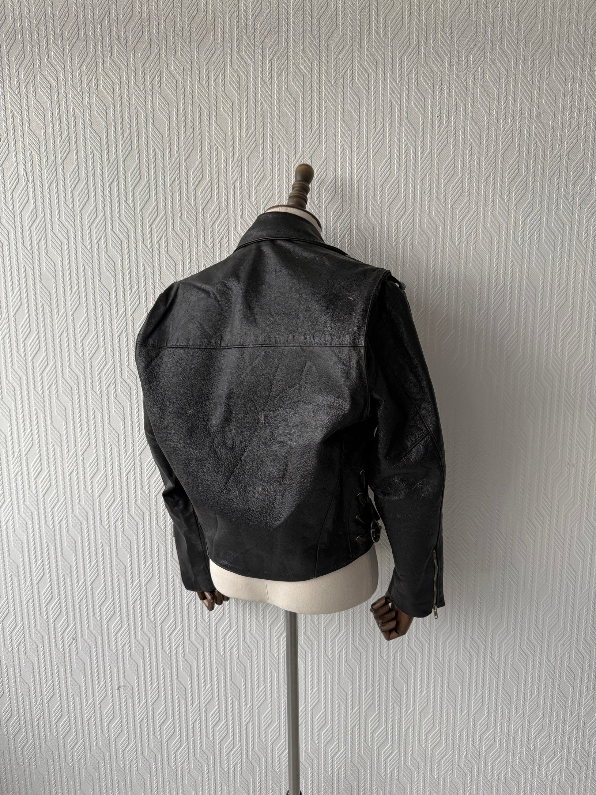 Black 80's Vintage Leather Biker Jacket - Medium