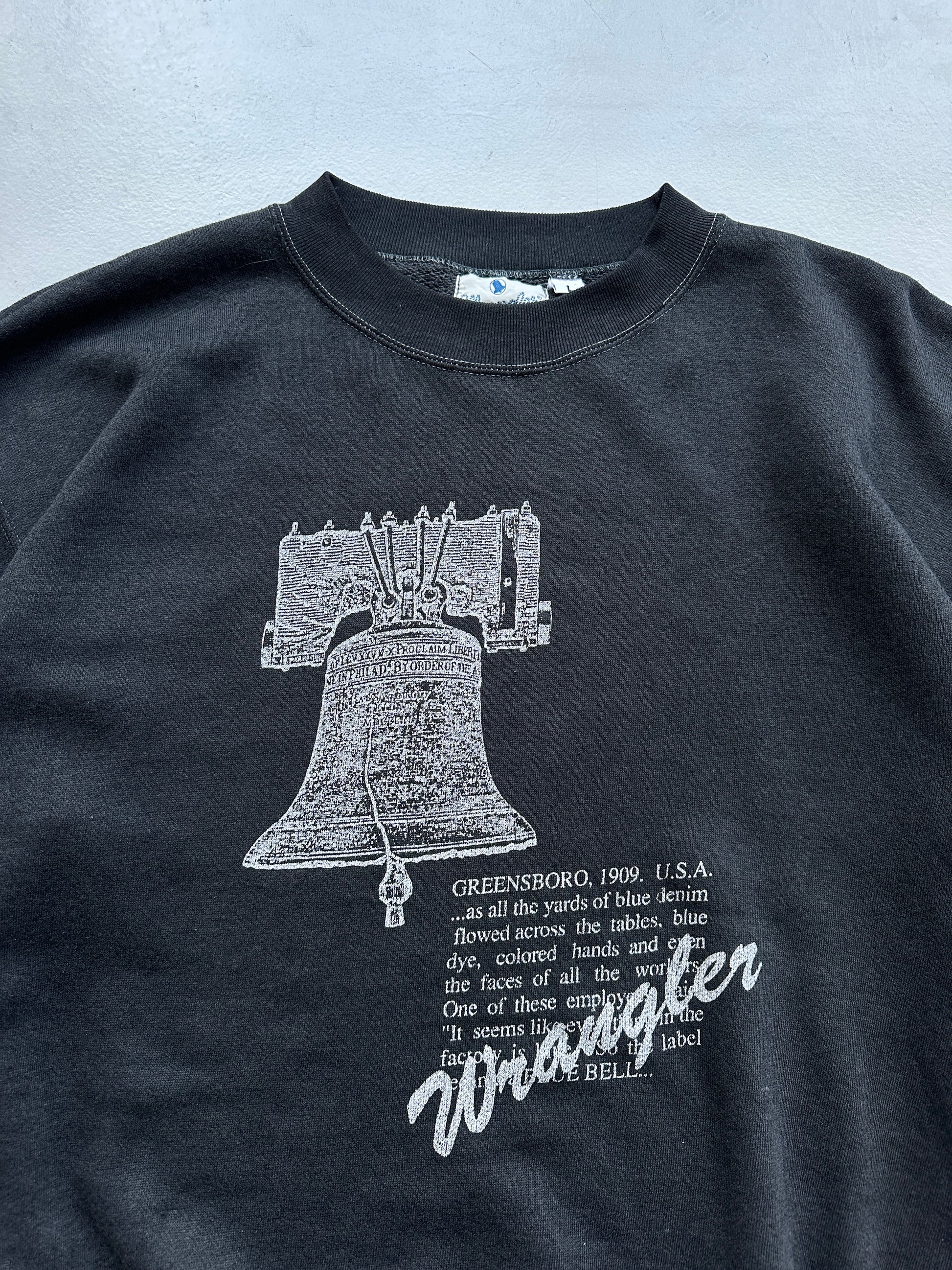 Black Wrangler 90's Vintage Liberty Bell Graphic Sweatshirt - Medium