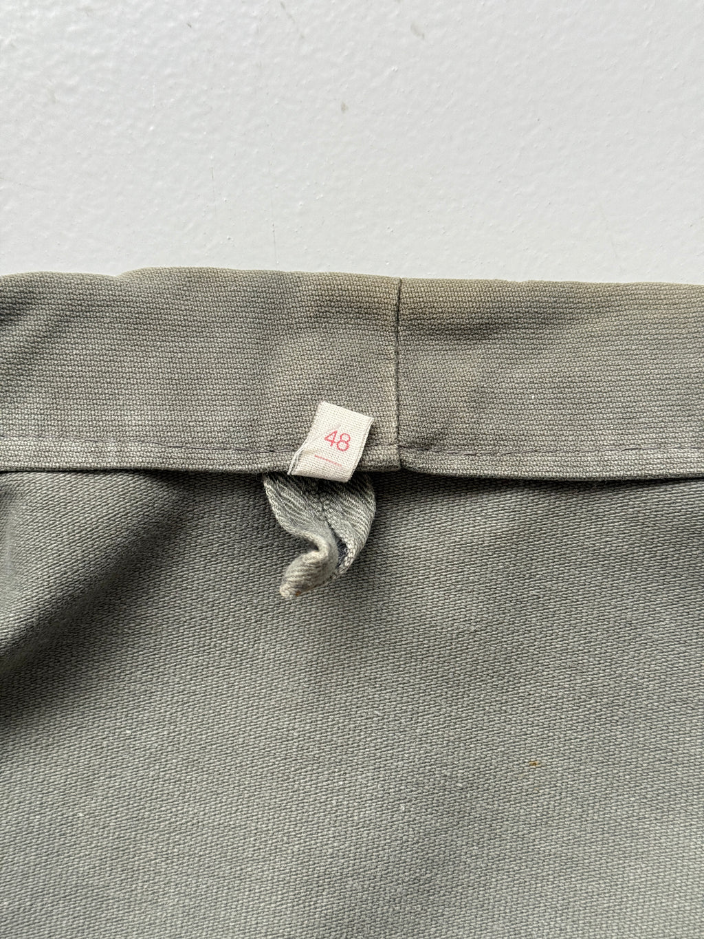 Thrashed Olive Green French 1950s/60s Vintage Chore Jacket CH560 - Small