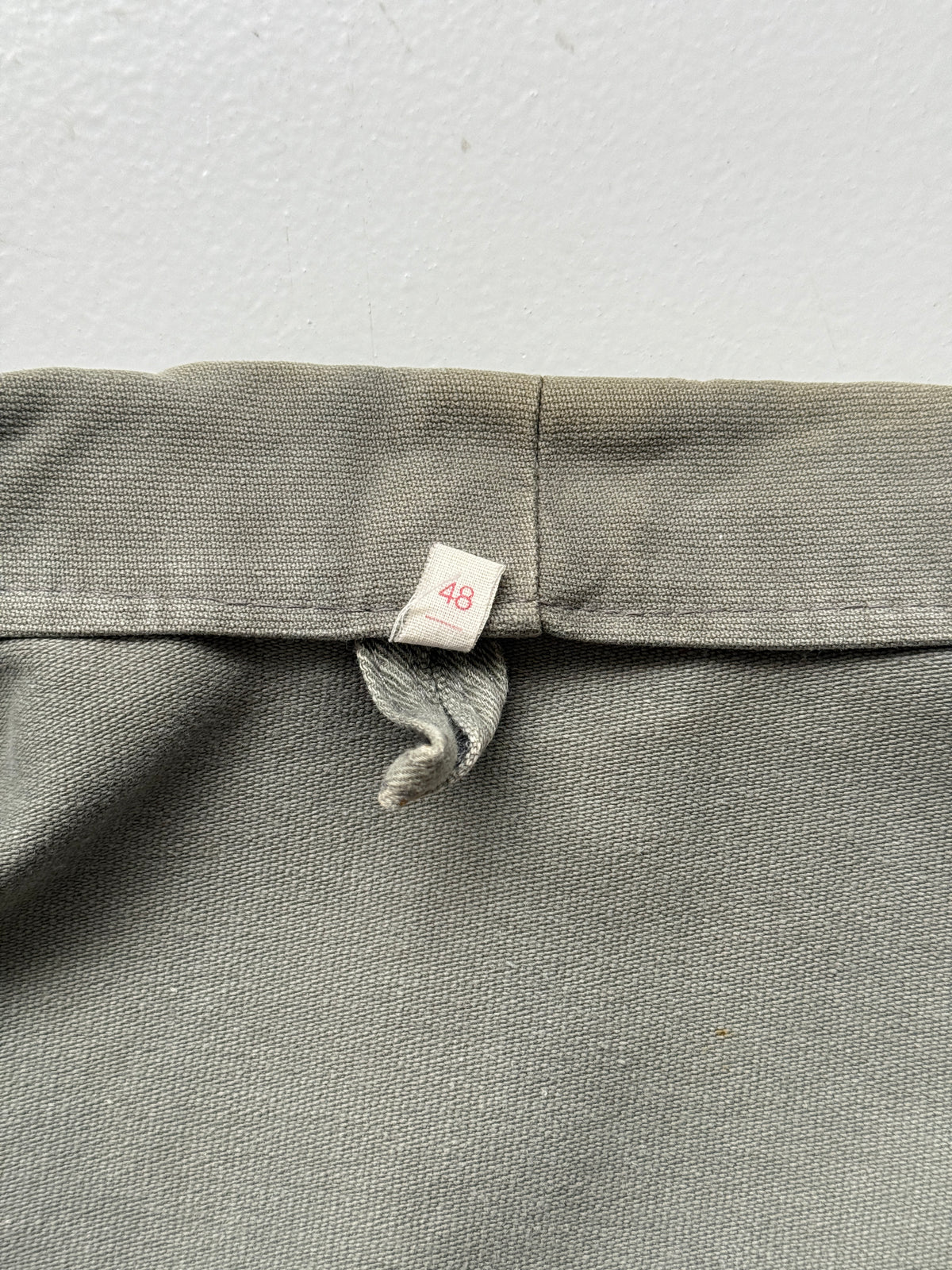 Thrashed Olive Green French 1950s/60s Vintage Chore Jacket CH560 - Small