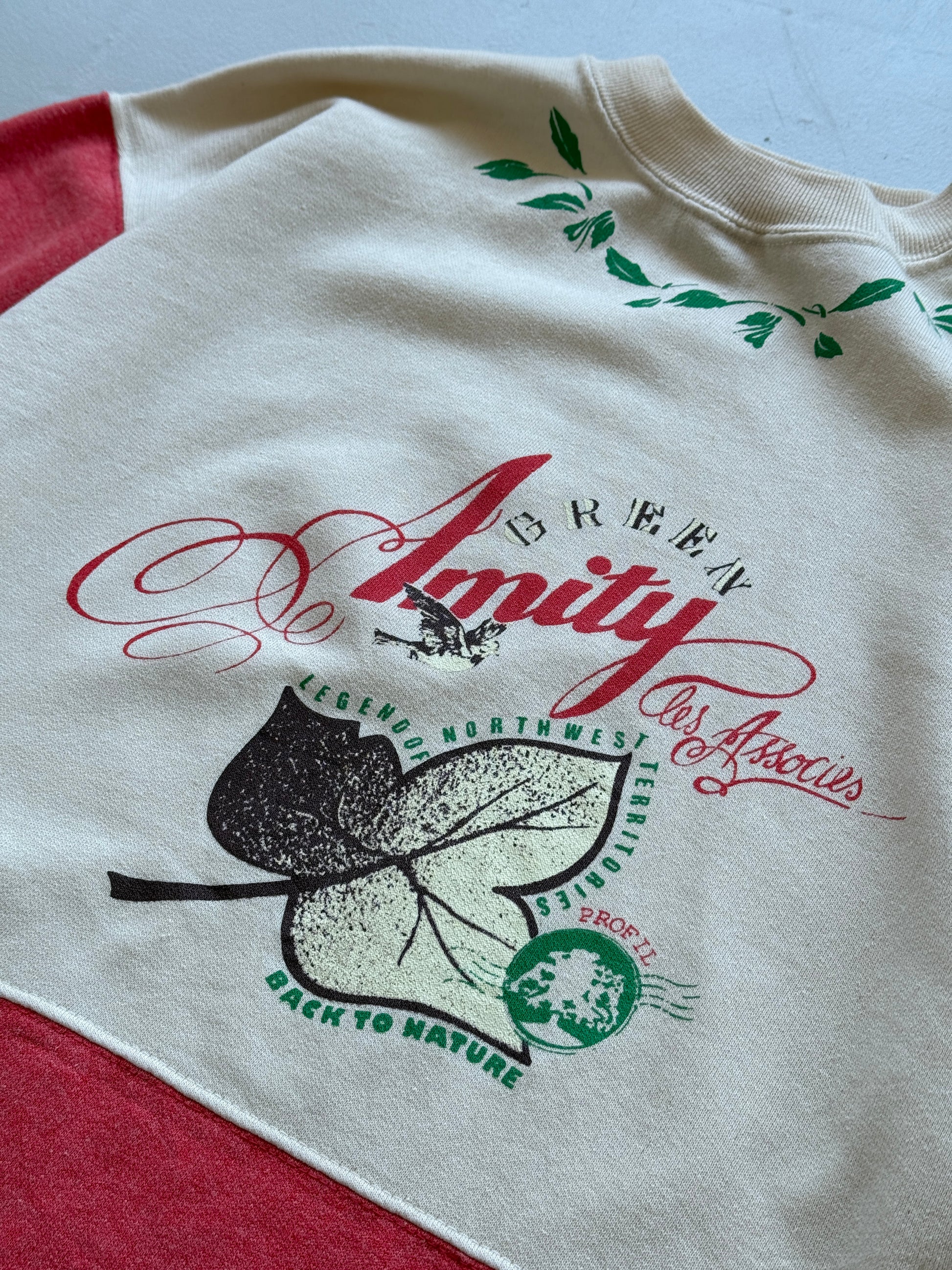 White Amity 90's Vintage Graphic Sweatshirt Jumper - Size 8/10