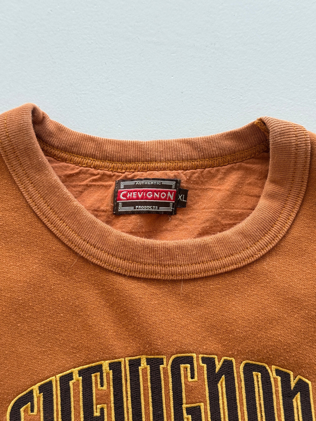 Chevignon Classics Comfort Spirit Fashion 90's Vintage Graphic Sweatshirt - Larg