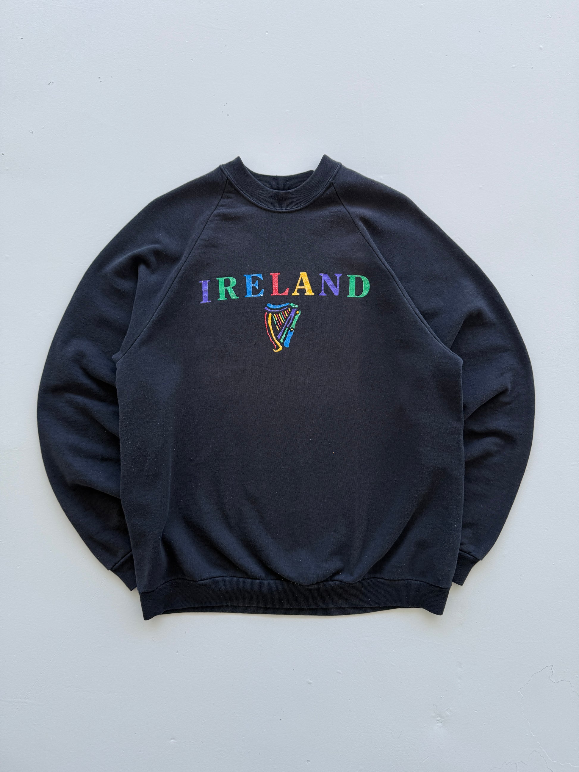 Black Ireland 90's Vintage Graphic Tourist Sweatshirt Jumper - Large