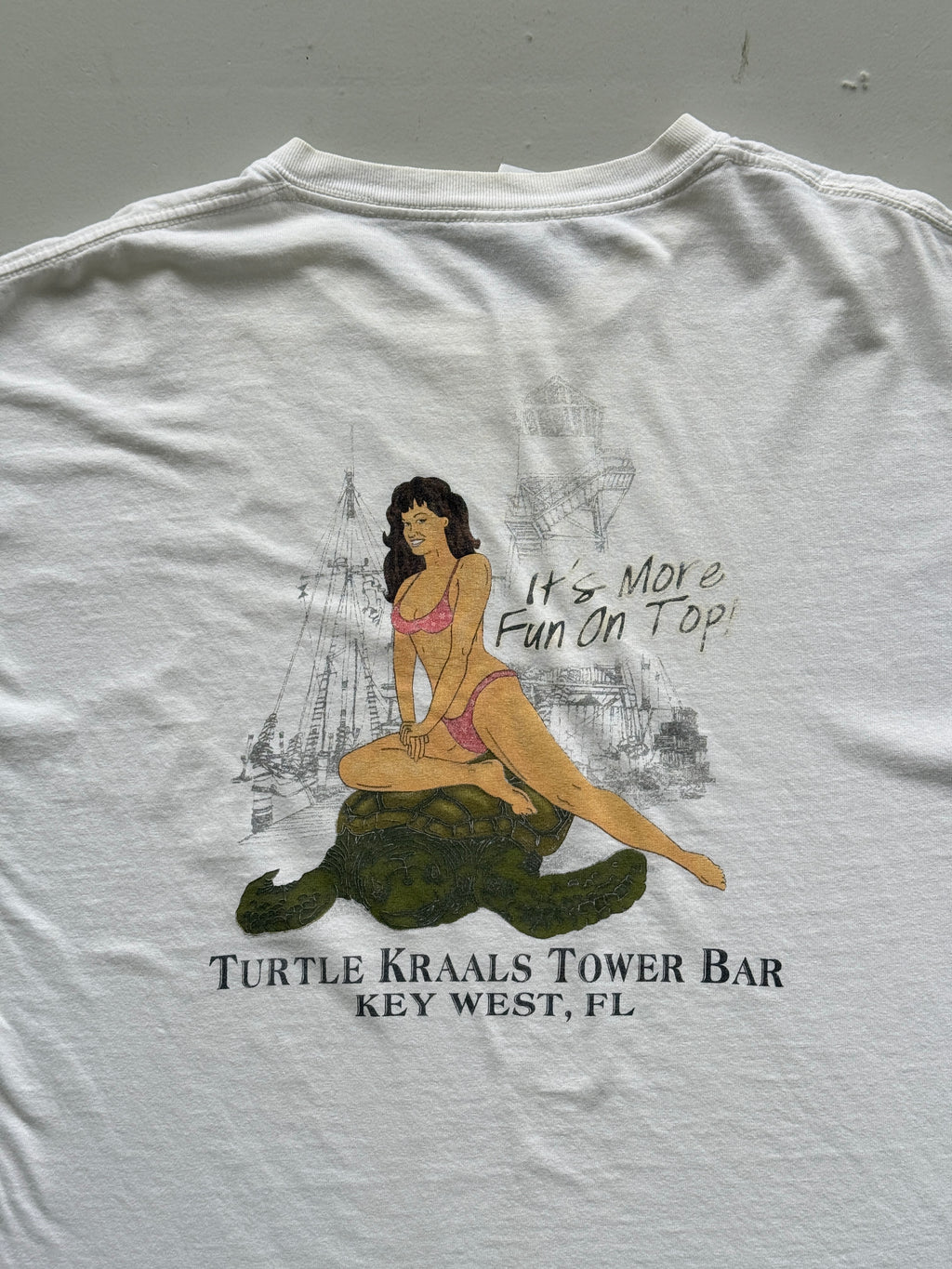 White Turtle Bay 90's Vintage Slogan Graphic Bar T-Shirt - XL