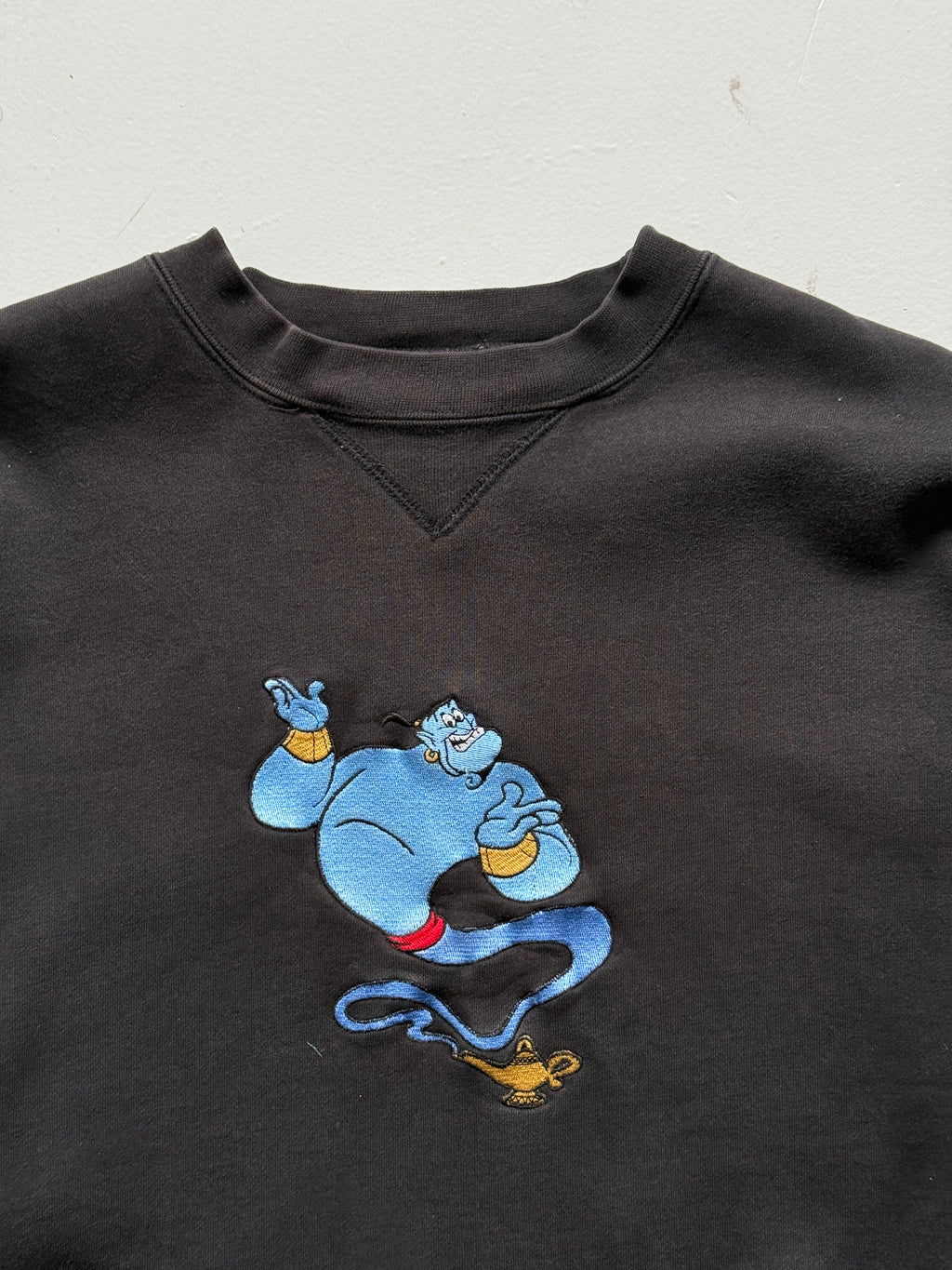 Disney Aladdin Genie 90's Vintage Embroidered Sweatshirt - Large