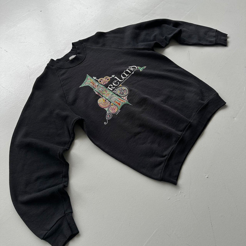 Black Ireland Raglan 80s Vintage Graphic Sweatshirt - Medium