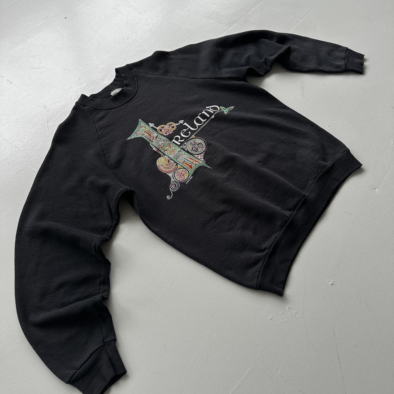 Black Ireland Raglan 80s Vintage Graphic Sweatshirt - Medium