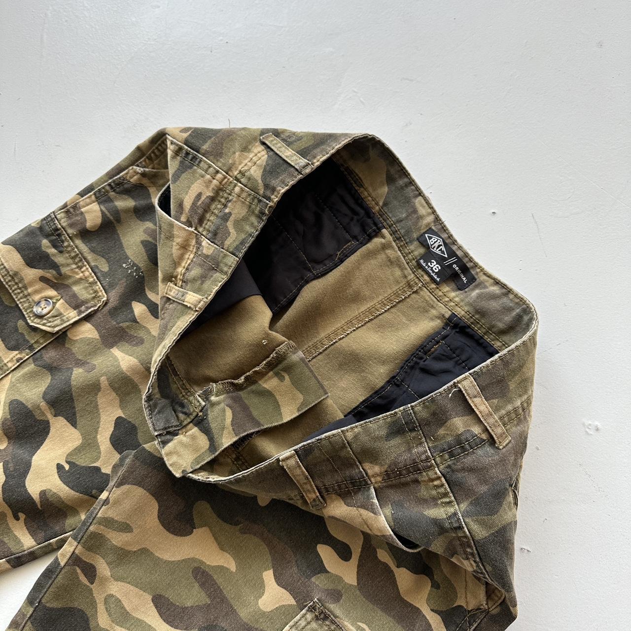 Y2K Khaki 00s Camouflage Shorts - 36"