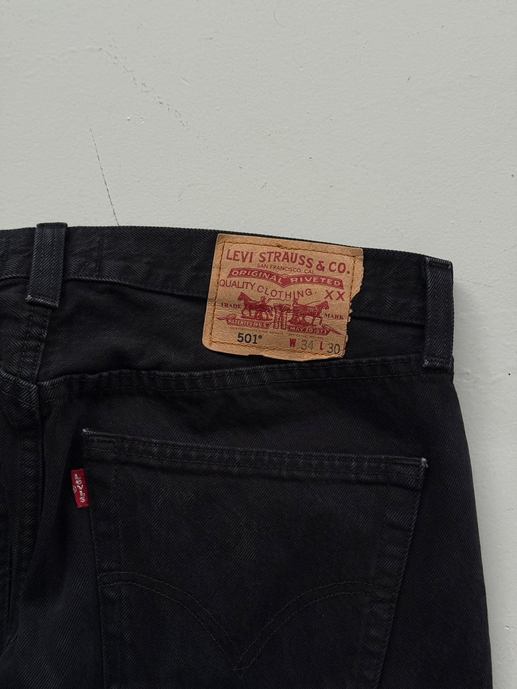 Black Levi's 501 00's Vintage Straight Leg Jeans - W34 x L30