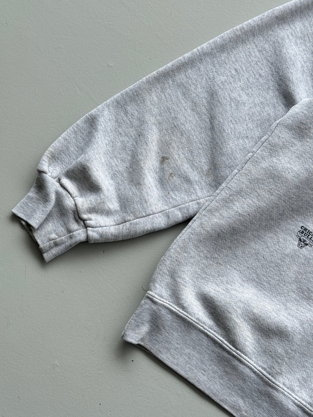 Grey Chicago Bulls 90's Vintage NBA Nutmeg Graphic Sweatshirt- Medium