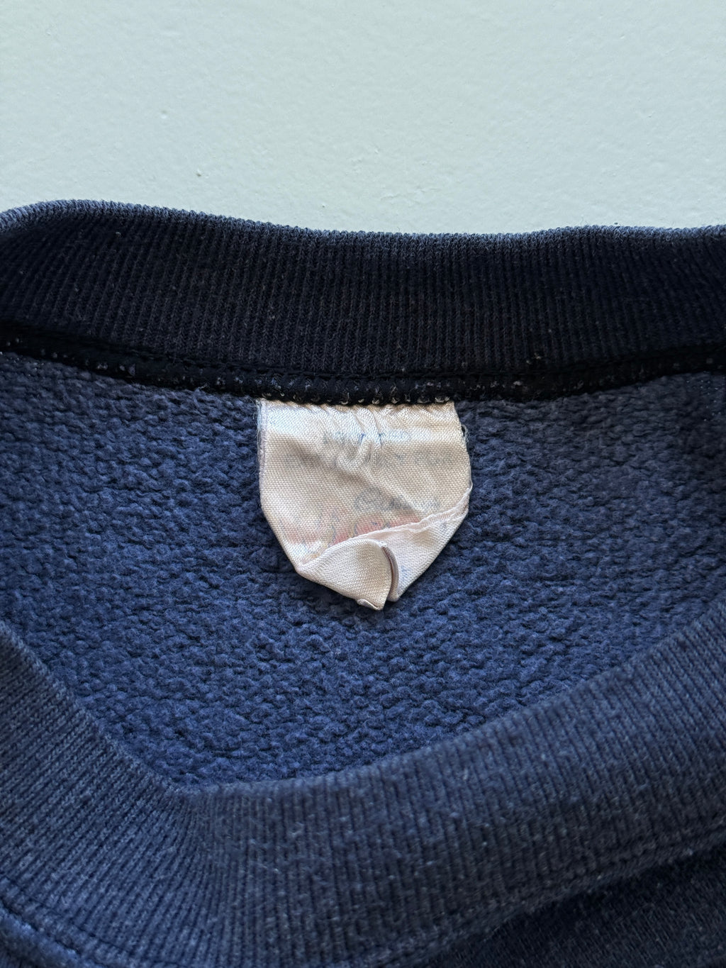 Navy Blue Cadbury Wispa 90's Vintage Graphic Sweatshirt Jumper - Medium