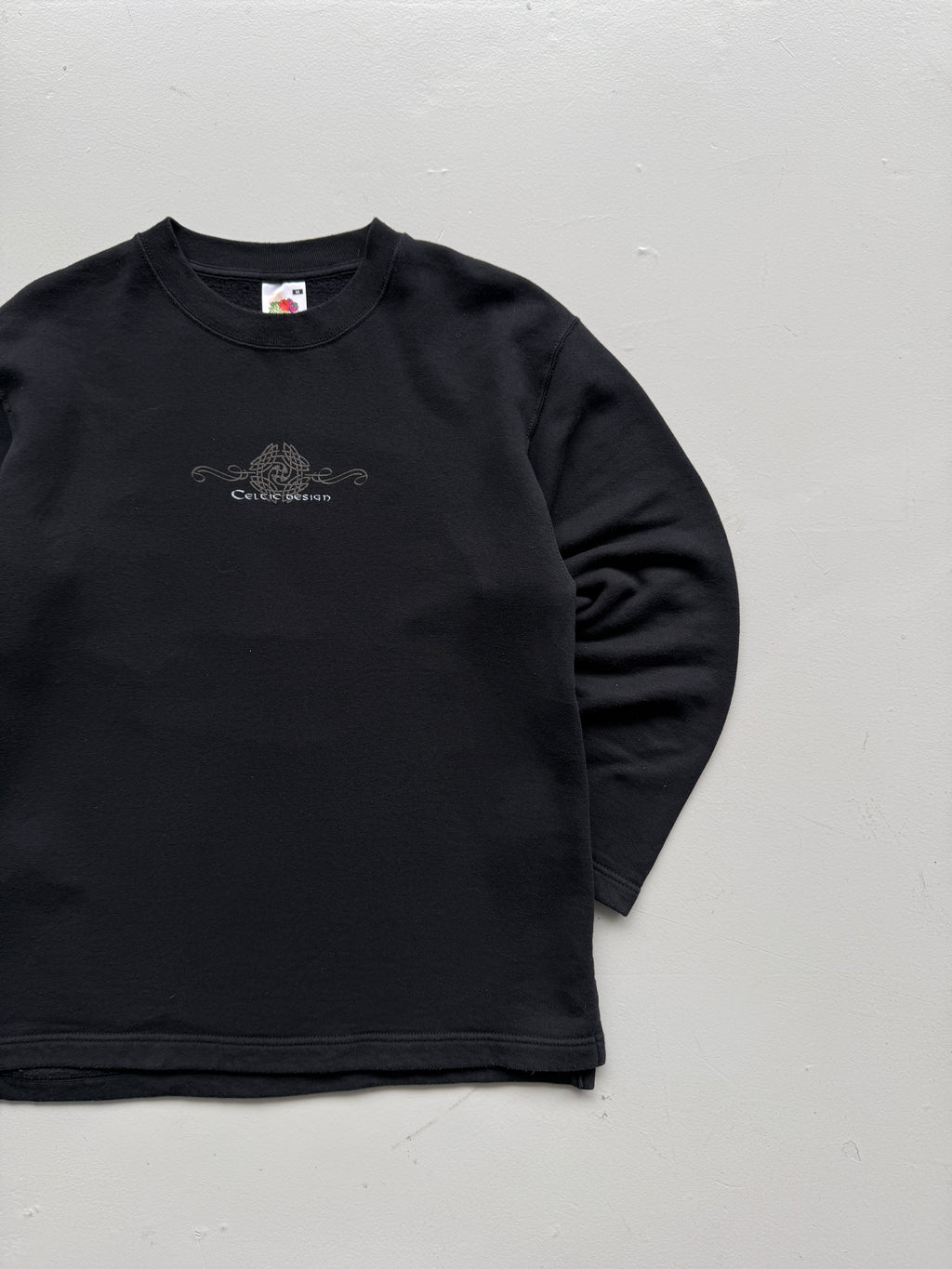 Black Celtic Design 90's Vintage Sweatshirt - Medium
