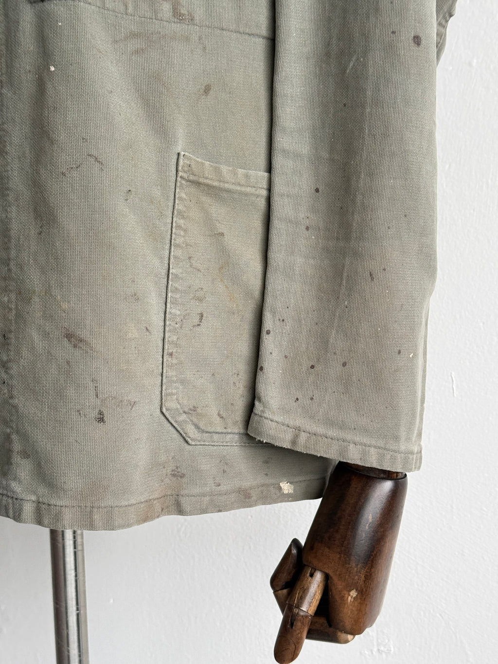 Thrashed Olive Green French 1950s/60s Vintage Chore Jacket CH560 - Small